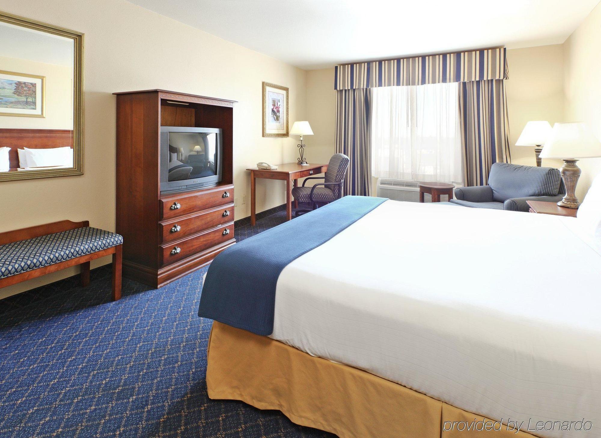 Holiday Inn Express Hotels & Suites Mountain Home By Ihg Rum bild