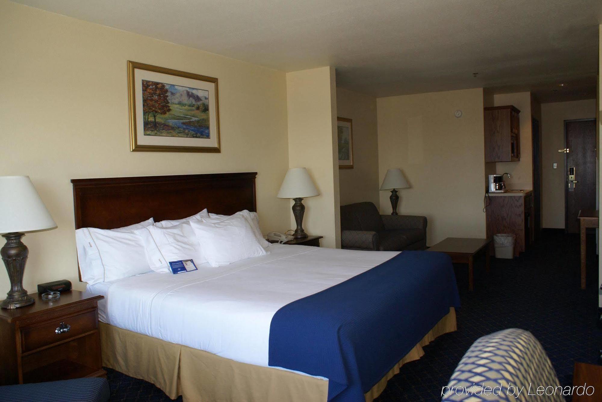 Holiday Inn Express Hotels & Suites Mountain Home By Ihg Rum bild