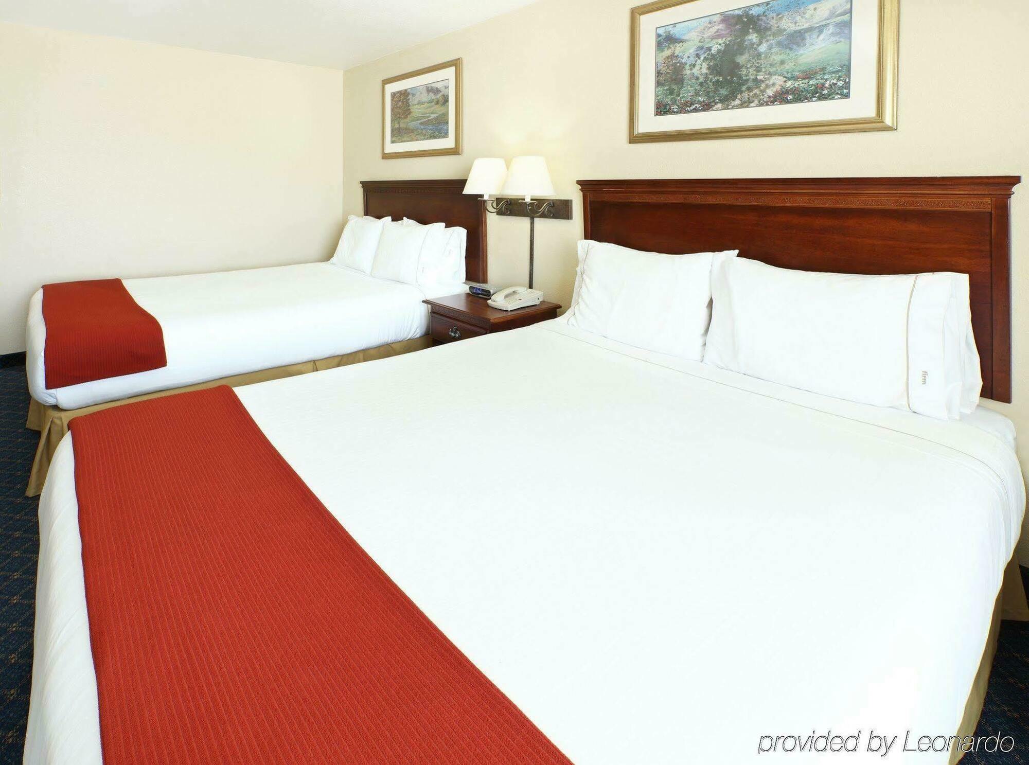 Holiday Inn Express Hotels & Suites Mountain Home By Ihg Rum bild